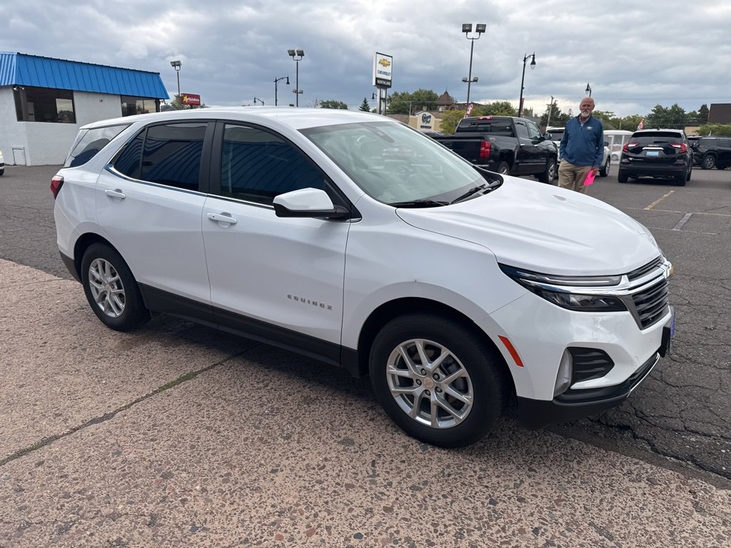 2024 Chevrolet Equinox LT photo 3