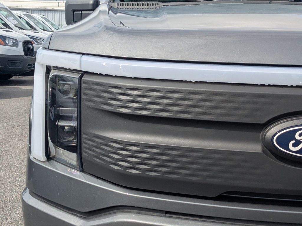2025 Ford F-150 Lightning photo 9