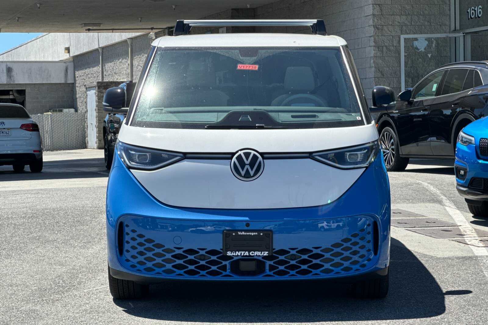 2025 Volkswagen ID. Buzz Pro Plus photo 9