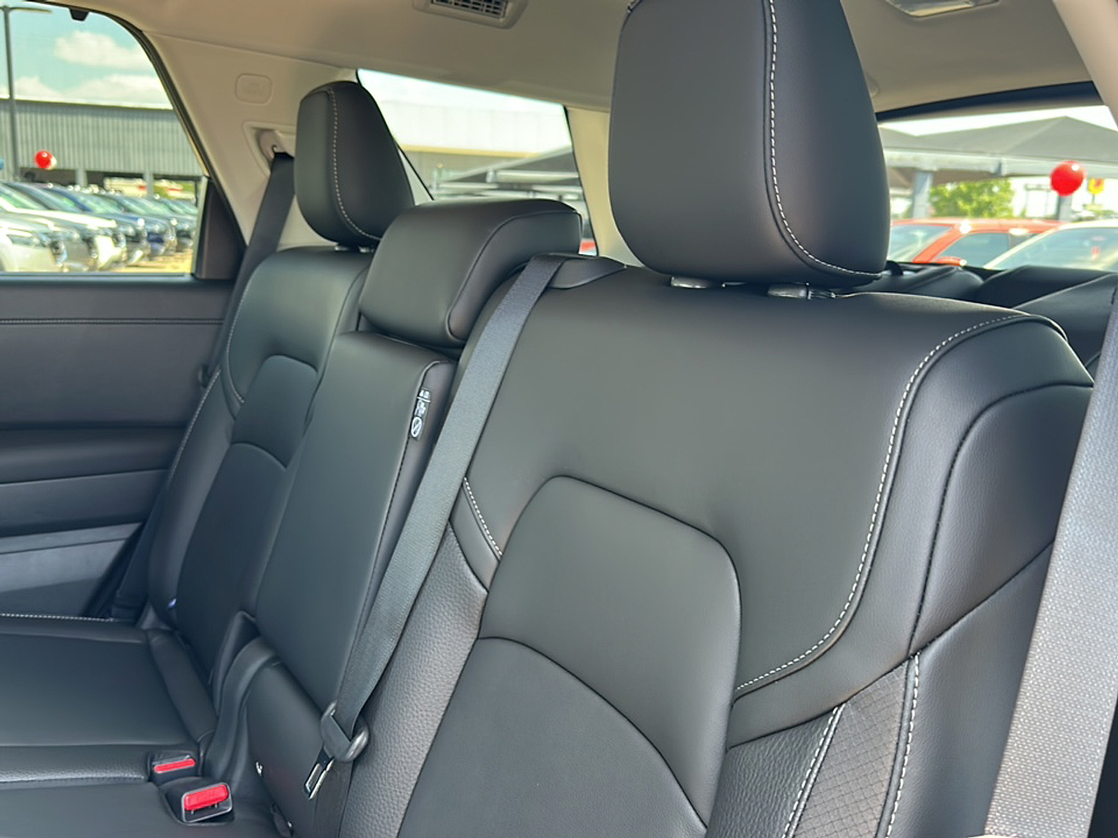 2025 Nissan Pathfinder SL photo 7