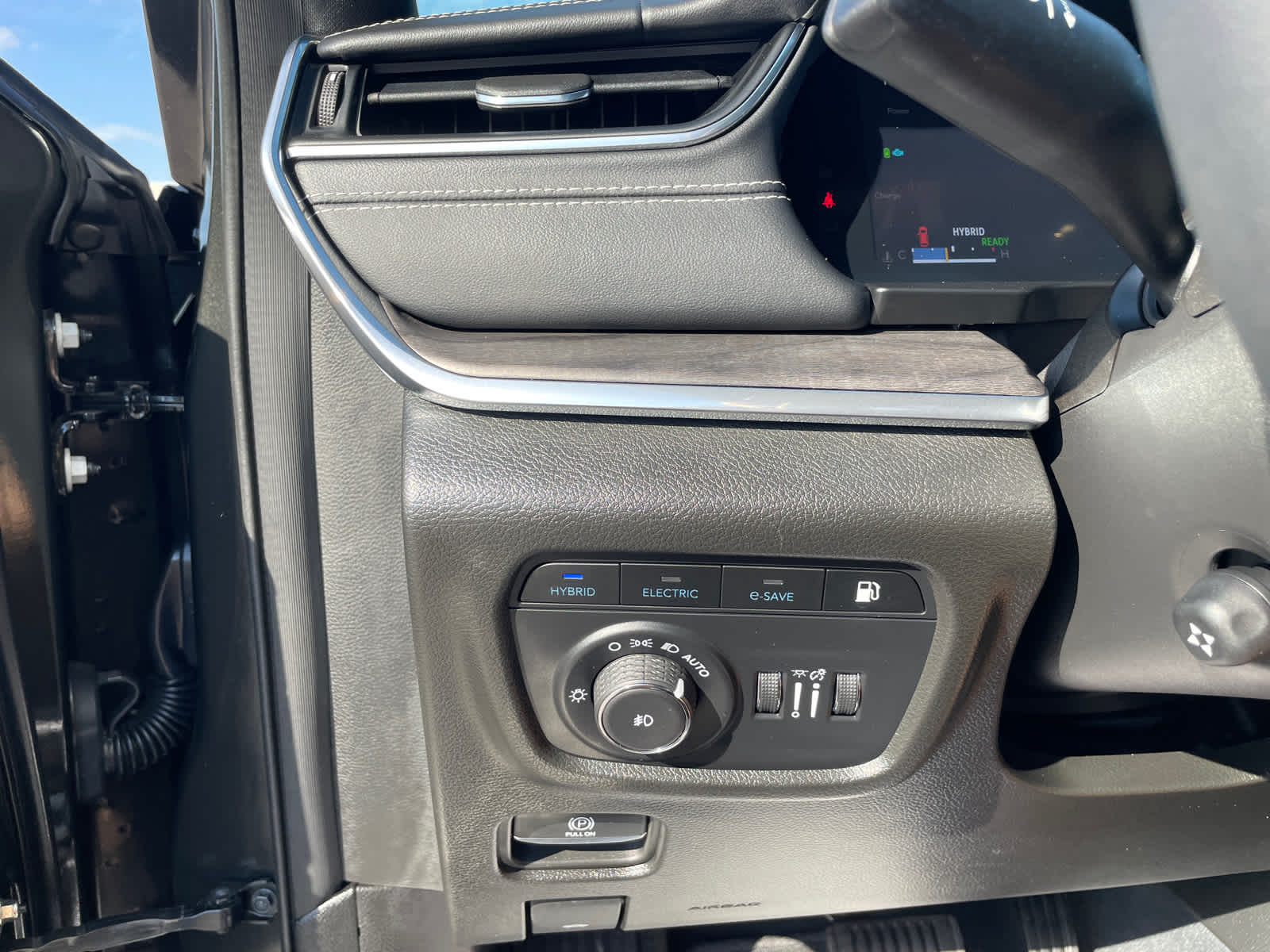 2023 Jeep Cherokee Overland 4xe photo 17