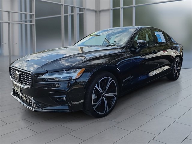 2025 Volvo S60 Plus's photo