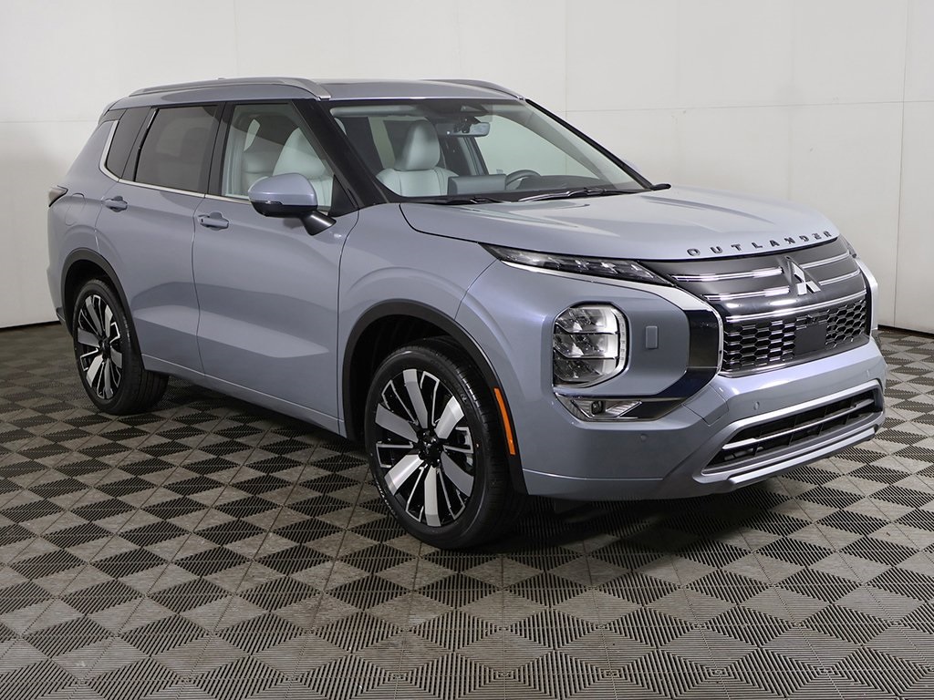 2025 Mitsubishi Outlander SEL photo 2