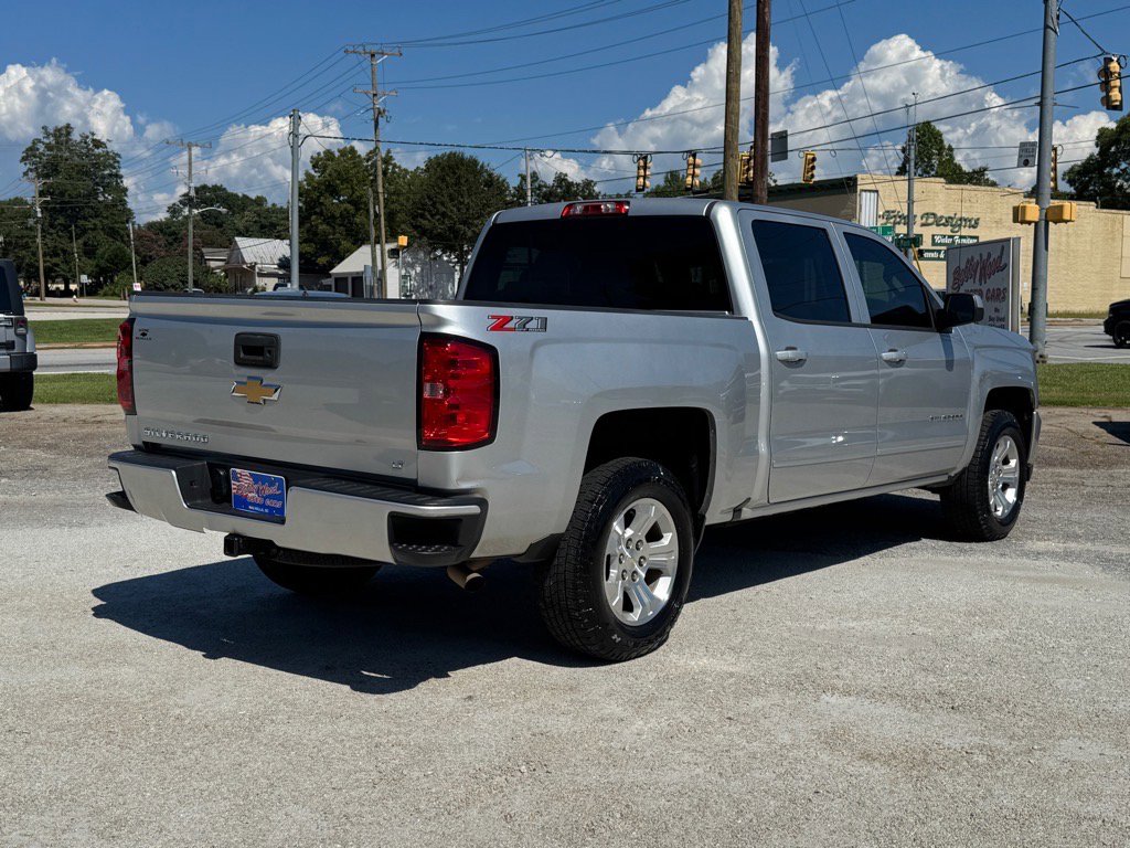 2018 Chevrolet Silverado 1500 LT photo 3
