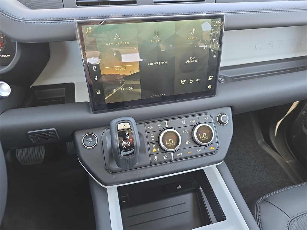 2025 Land Rover Defender 110 S photo 19
