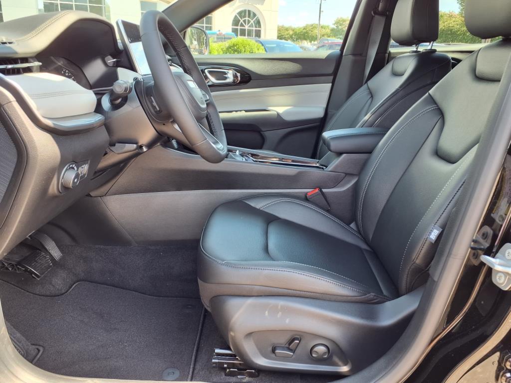2025 Jeep Compass Limited photo 3