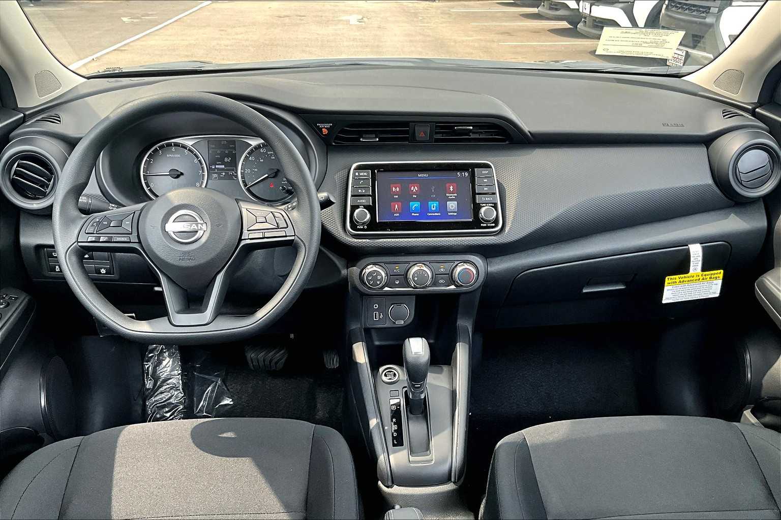 2025 Nissan Kicks Play S photo 5