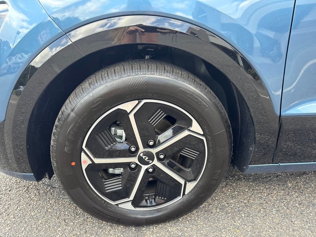 2025 Kia Niro SX photo 11