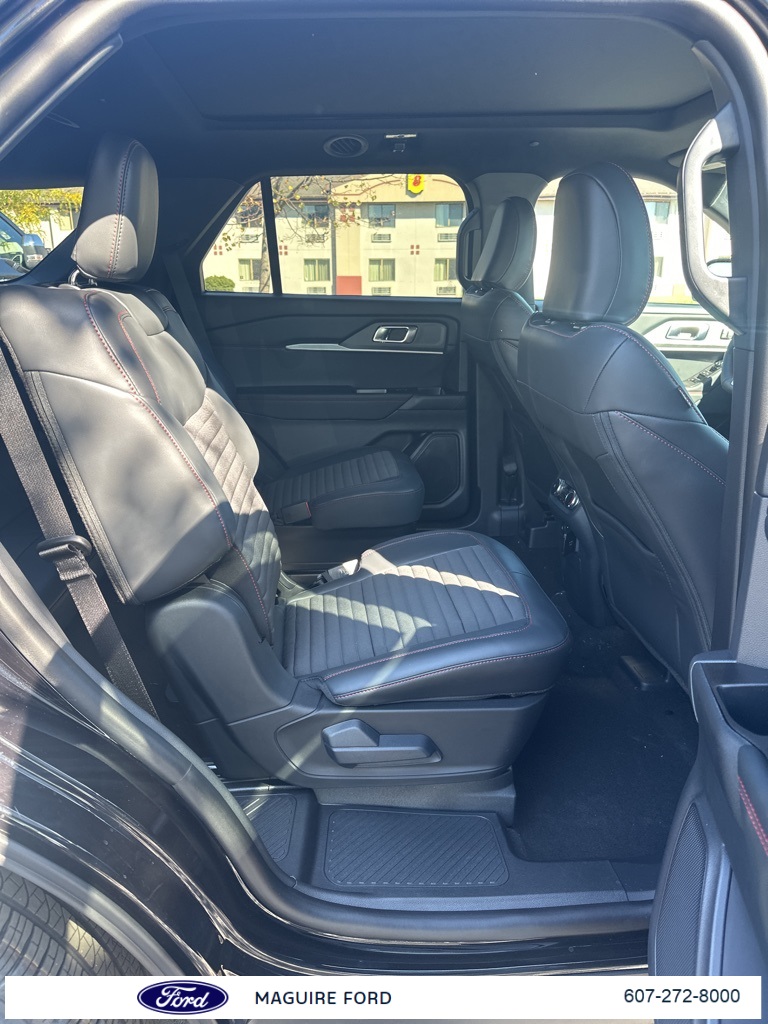2025 Ford Explorer ST-Line photo 10