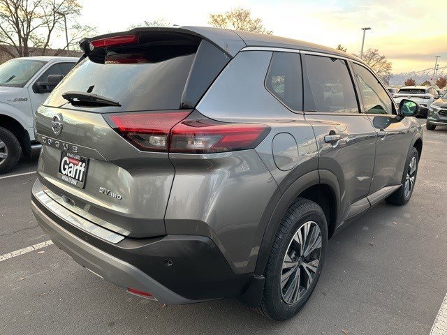 2021 Nissan Rogue SV photo 3