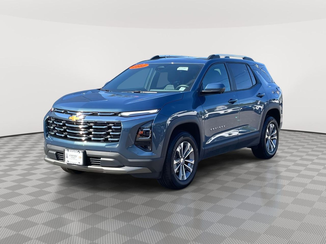 2025 Chevrolet Equinox LT photo 3