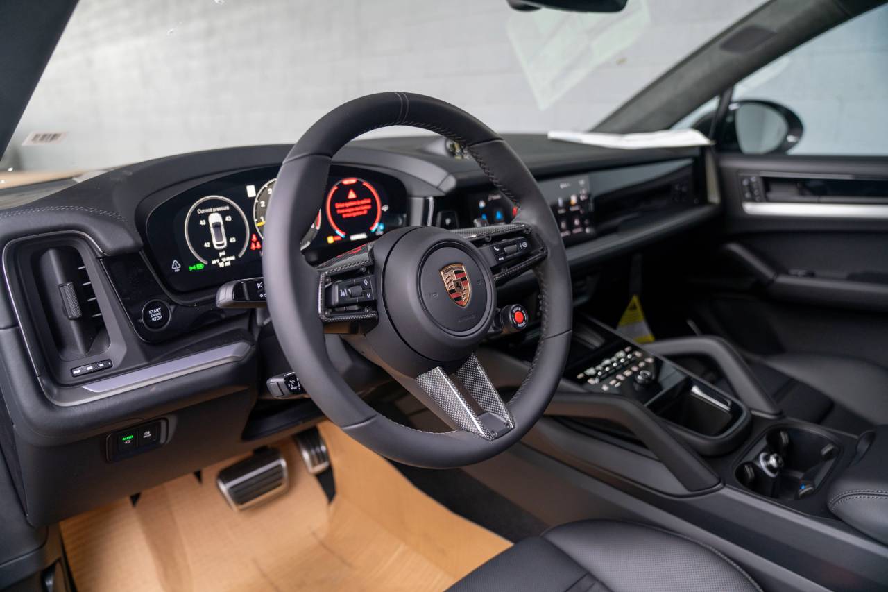 2025 Porsche Cayenne Turbo GT photo 4