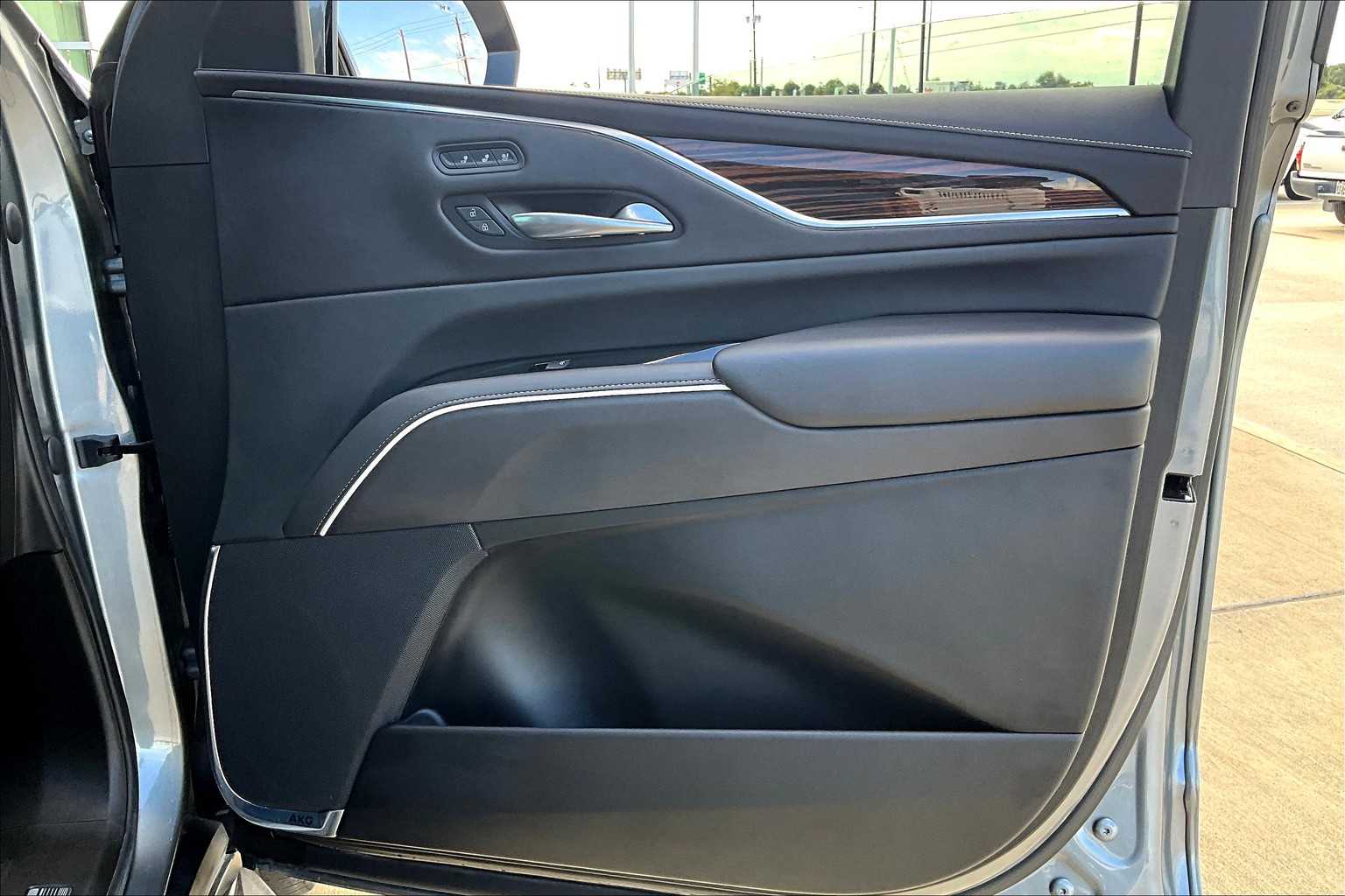 2021 Cadillac Escalade Premium Luxury photo 16