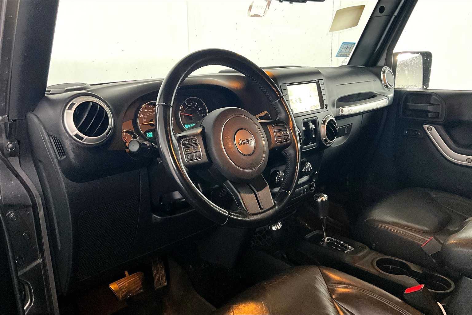 2016 Jeep Wrangler Unlimited Sahara photo 14