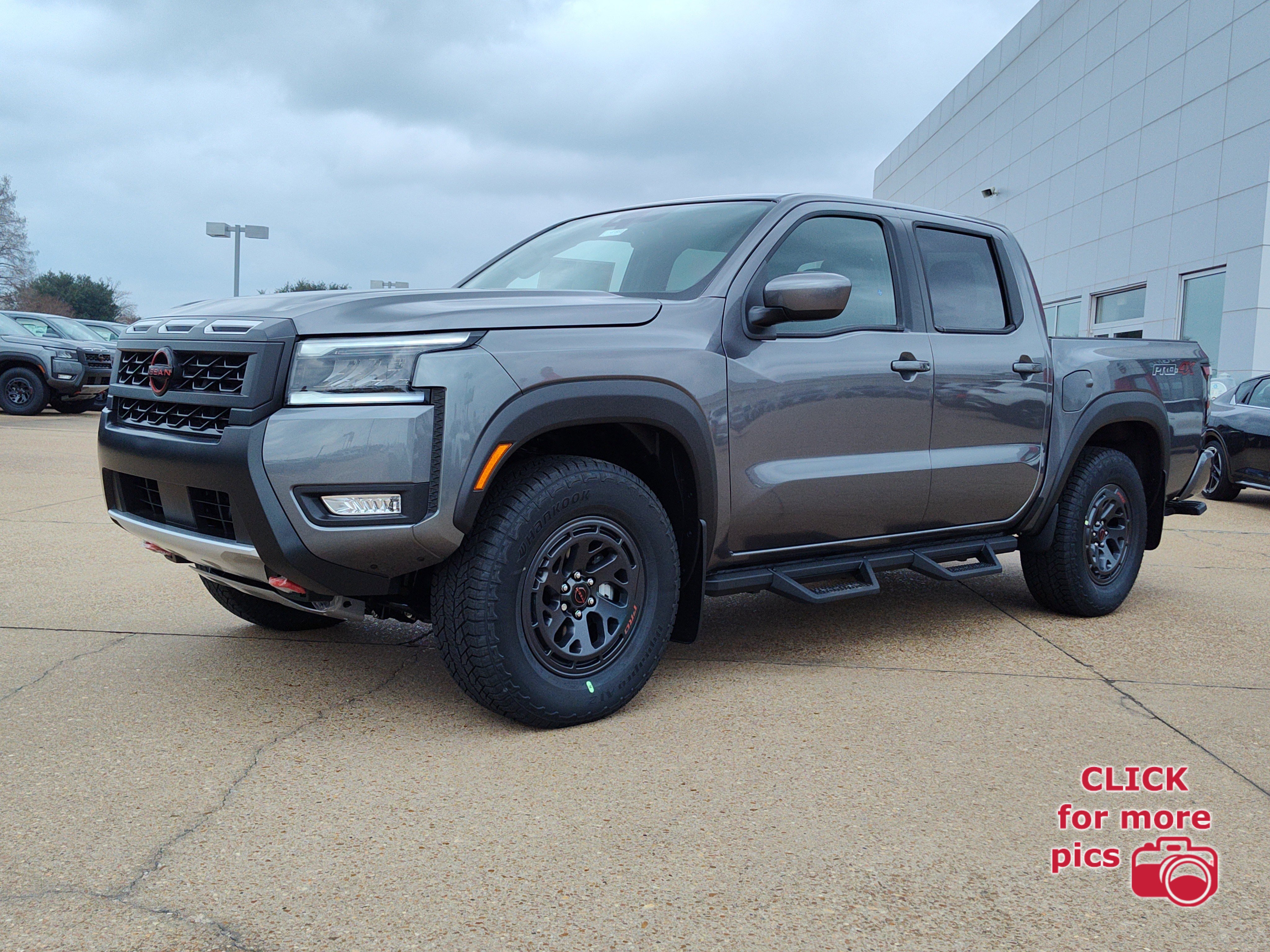 2026 Nissan Frontier PRO-4X's photo