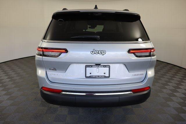 2025 Jeep Grand Cherokee Limited photo 3
