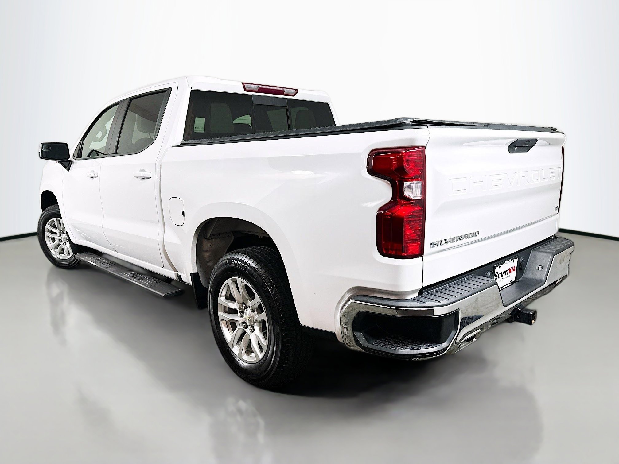 2021 Chevrolet Silverado 1500 LT photo 2