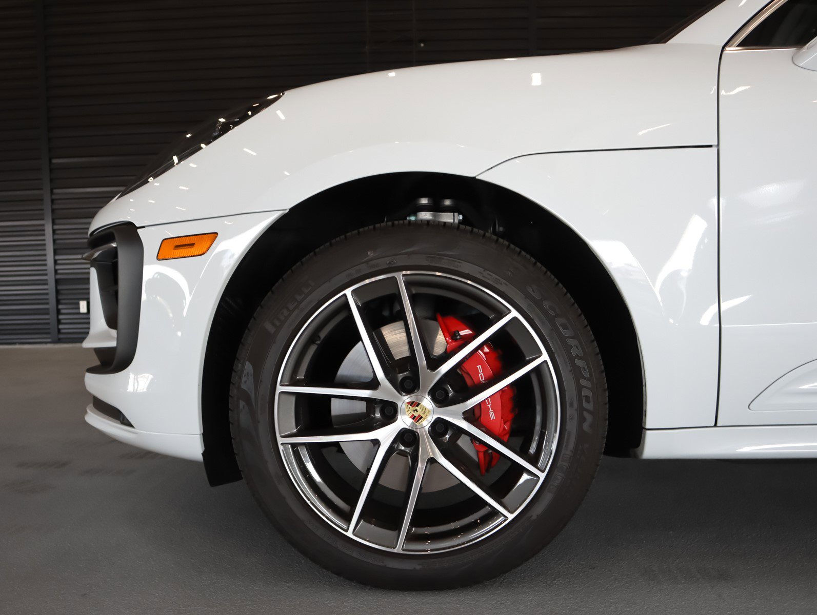 2025 Porsche Macan S photo 12