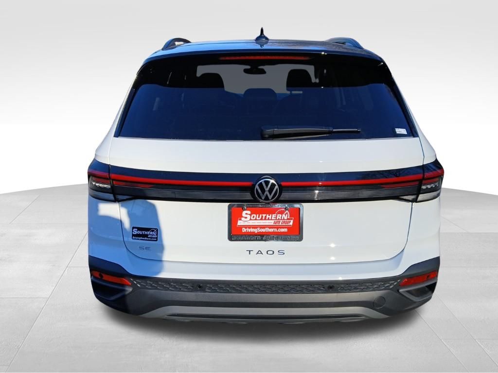 2025 Volkswagen Taos SE photo 4