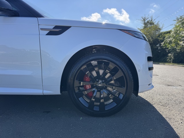 2025 Land Rover Range Rover Sport SE photo 9