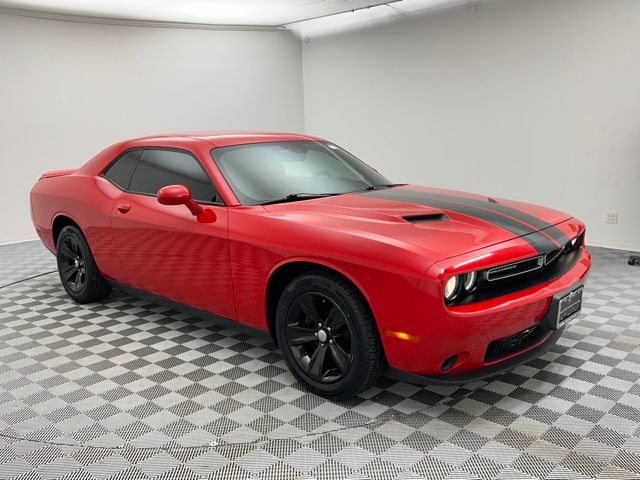 2019 Dodge Challenger SXT photo 3