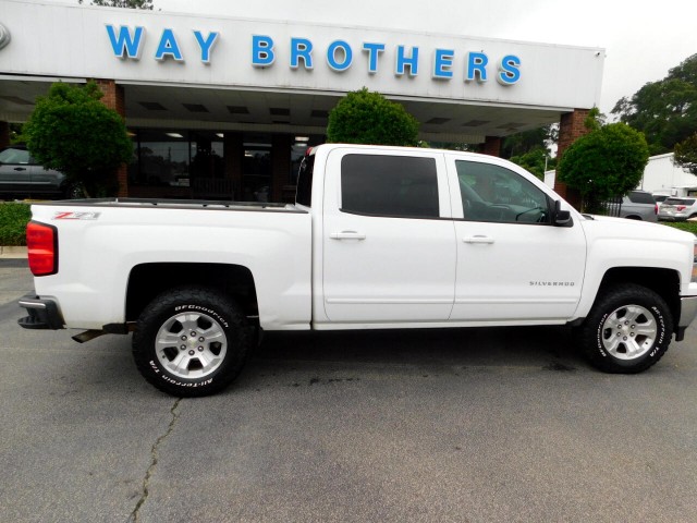 2015 Chevrolet Silverado 1500 4WD Crew Cab 143.5 in LT w/2LT