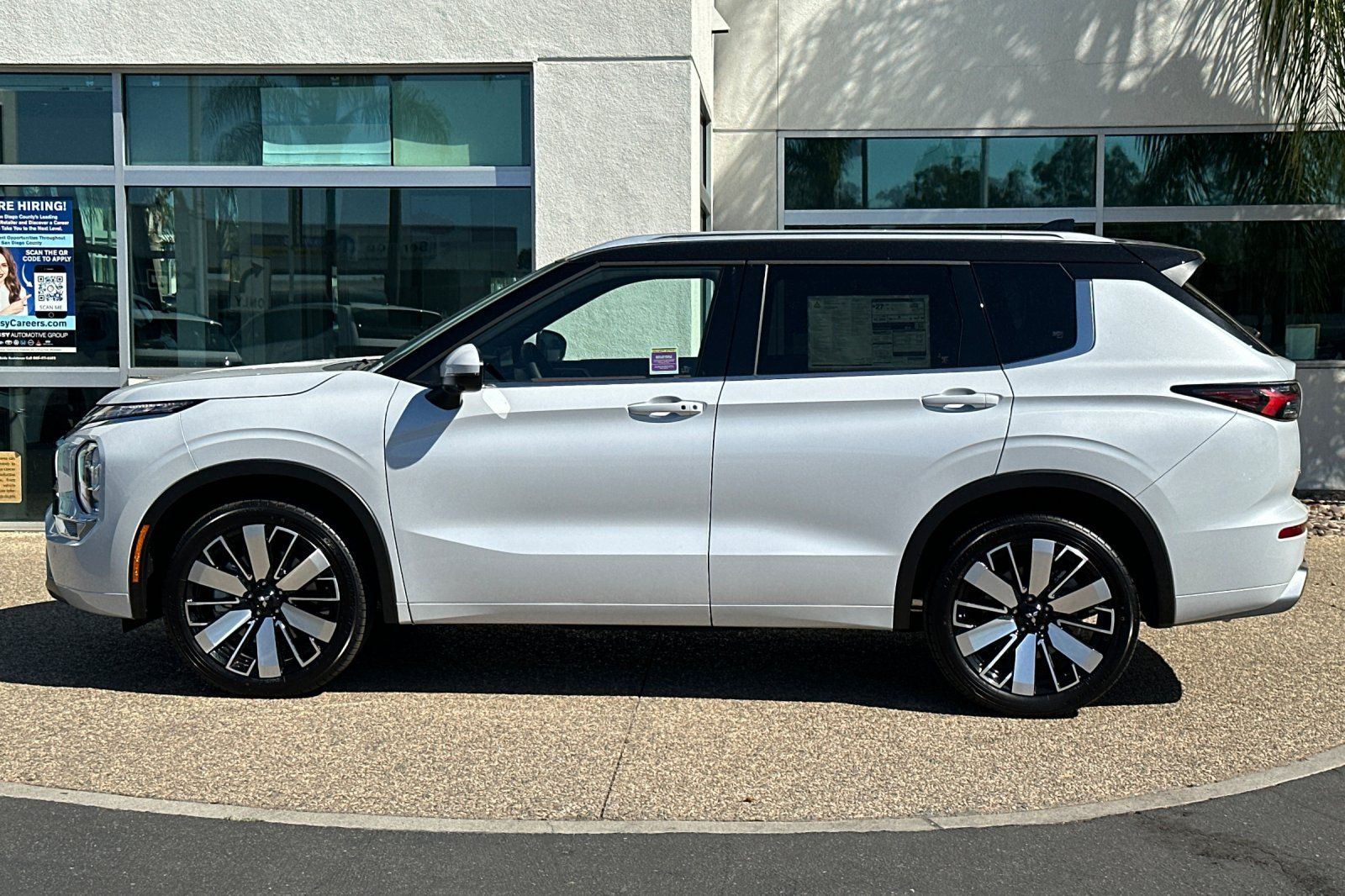 2025 Mitsubishi Outlander SEL photo 7