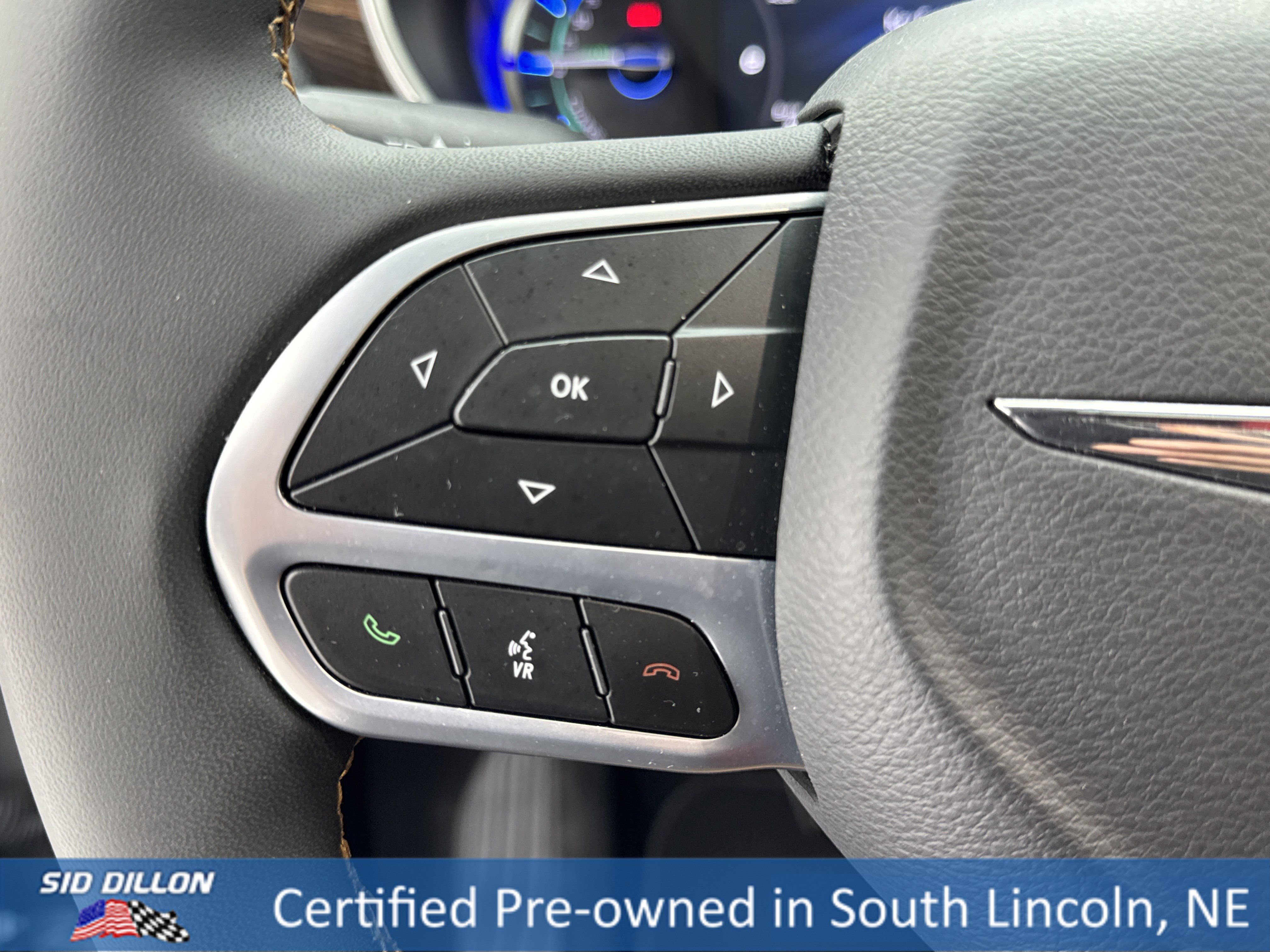 2023 Chrysler Pacifica Hybrid Pinnacle's photo