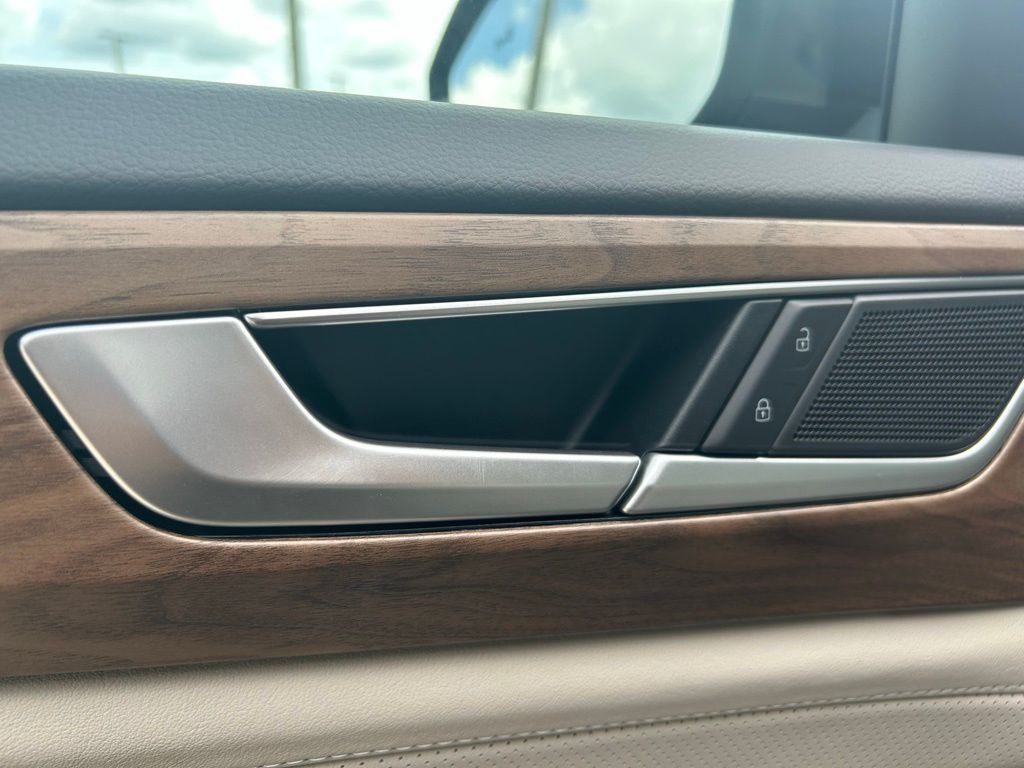 2026 Volkswagen Atlas SE Technology photo 43
