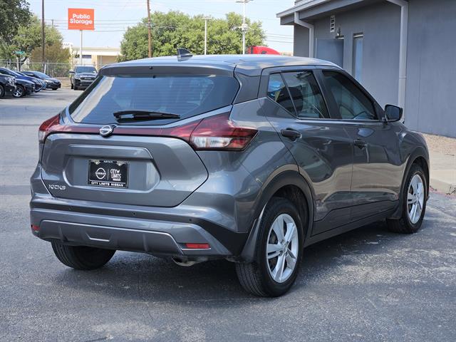 2023 Nissan Kicks S photo 3