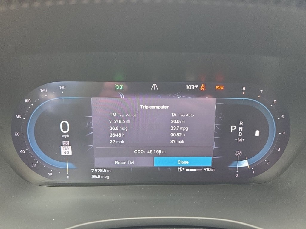 2023 Volvo XC60 B5 Plus photo 11