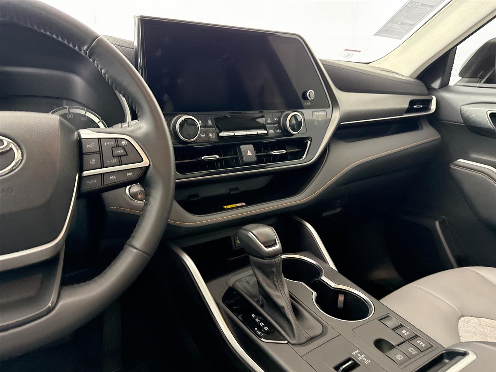 2023 Toyota Highlander Hybrid Bronze Edition photo 31