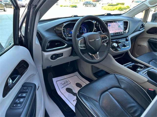 2022 Chrysler Pacifica Hybrid Limited photo 37