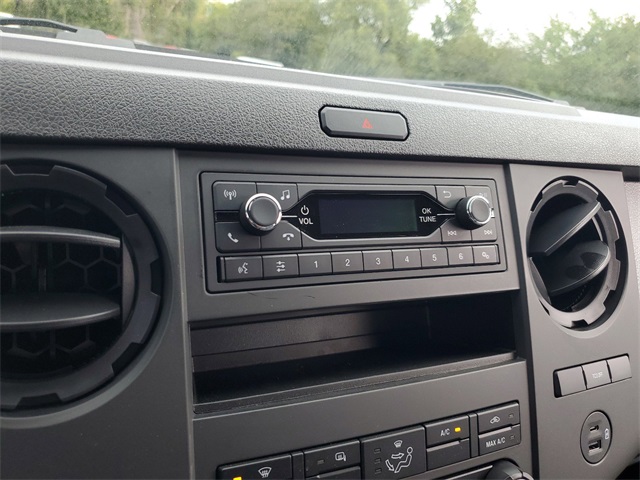 2025 Ford F-650 Cutaway photo 2