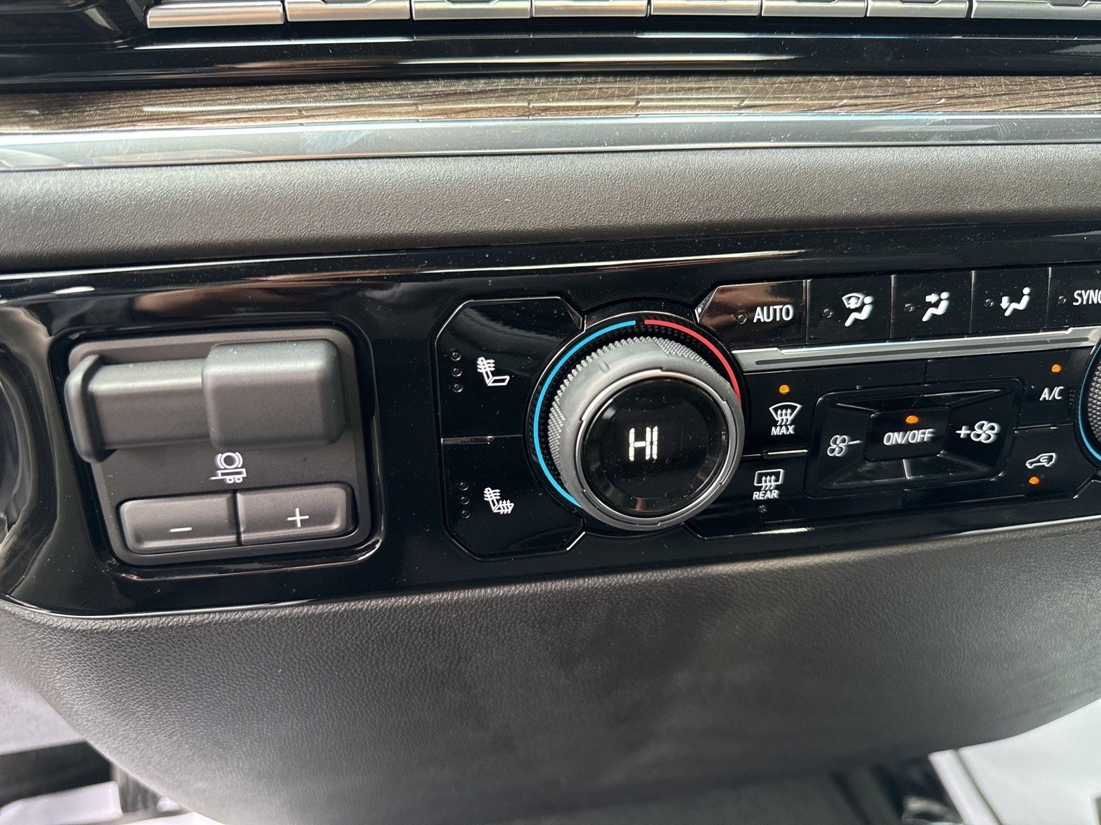 2025 Chevrolet Silverado 2500HD LT photo 28