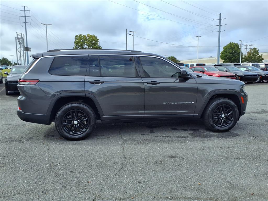 2022 Jeep Grand Cherokee Laredo photo 18