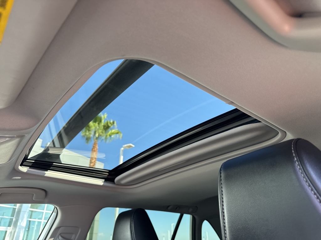2022 Toyota RAV4 XLE Premium photo 16