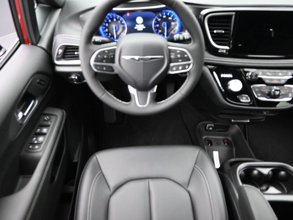 2026 Chrysler Pacifica photo 10