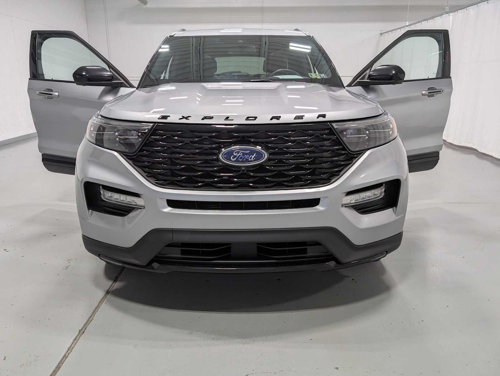 2022 Ford Explorer ST-Line photo 14