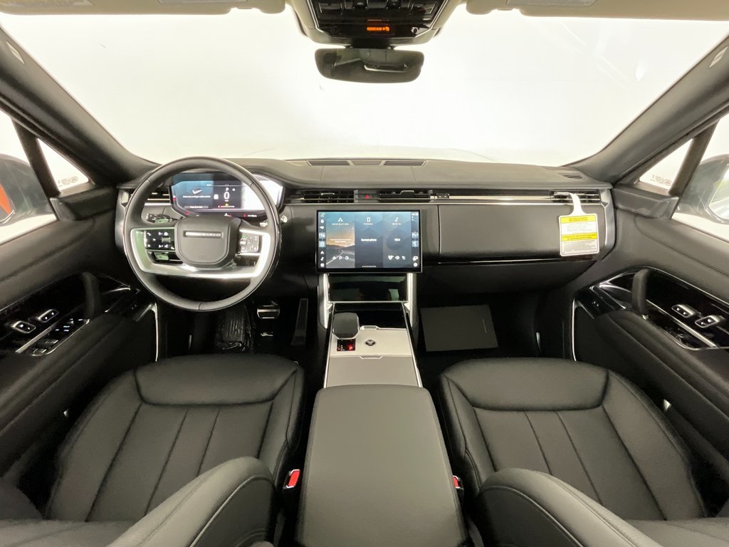 2025 Land Rover Range Rover SE photo 4