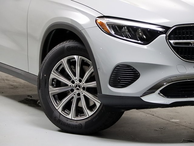 2025 Mercedes Benz GLC 300 4MATIC photo 3