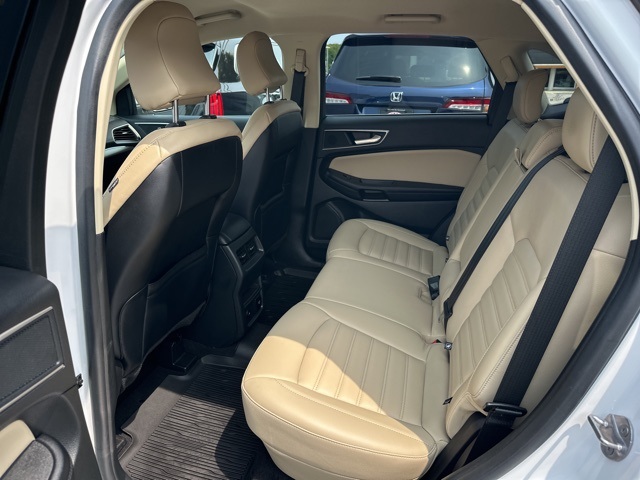 2022 Ford Edge SEL photo 43