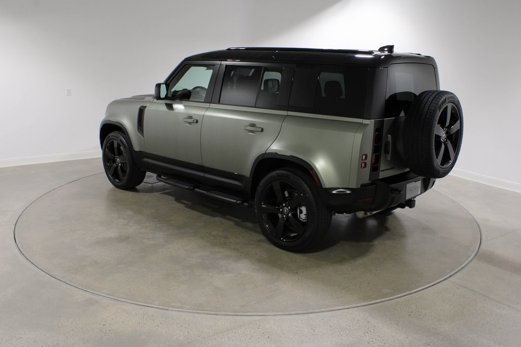 2025 Land Rover Defender 110 X-Dynamic SE photo 3