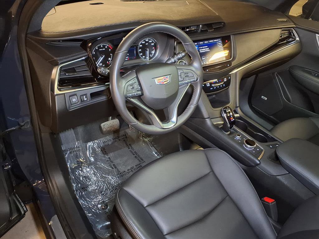 2025 Cadillac XT6 Luxury photo 3