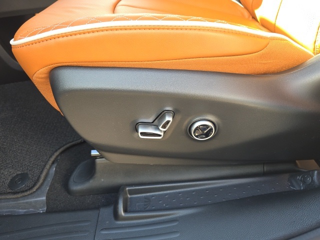 2026 Chrysler Pacifica Pinnacle photo 17