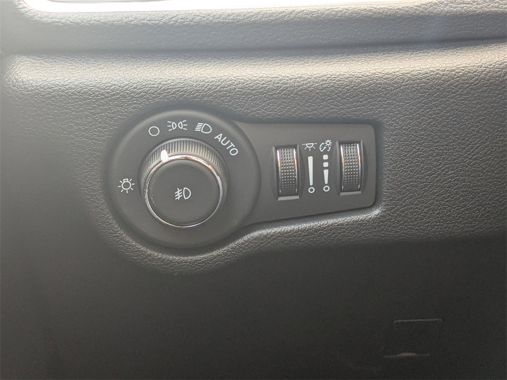 2026 Chrysler Pacifica Limited photo 19