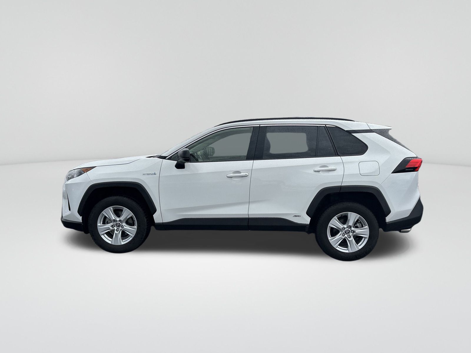 2020 Toyota RAV4 Hybrid LE photo 2