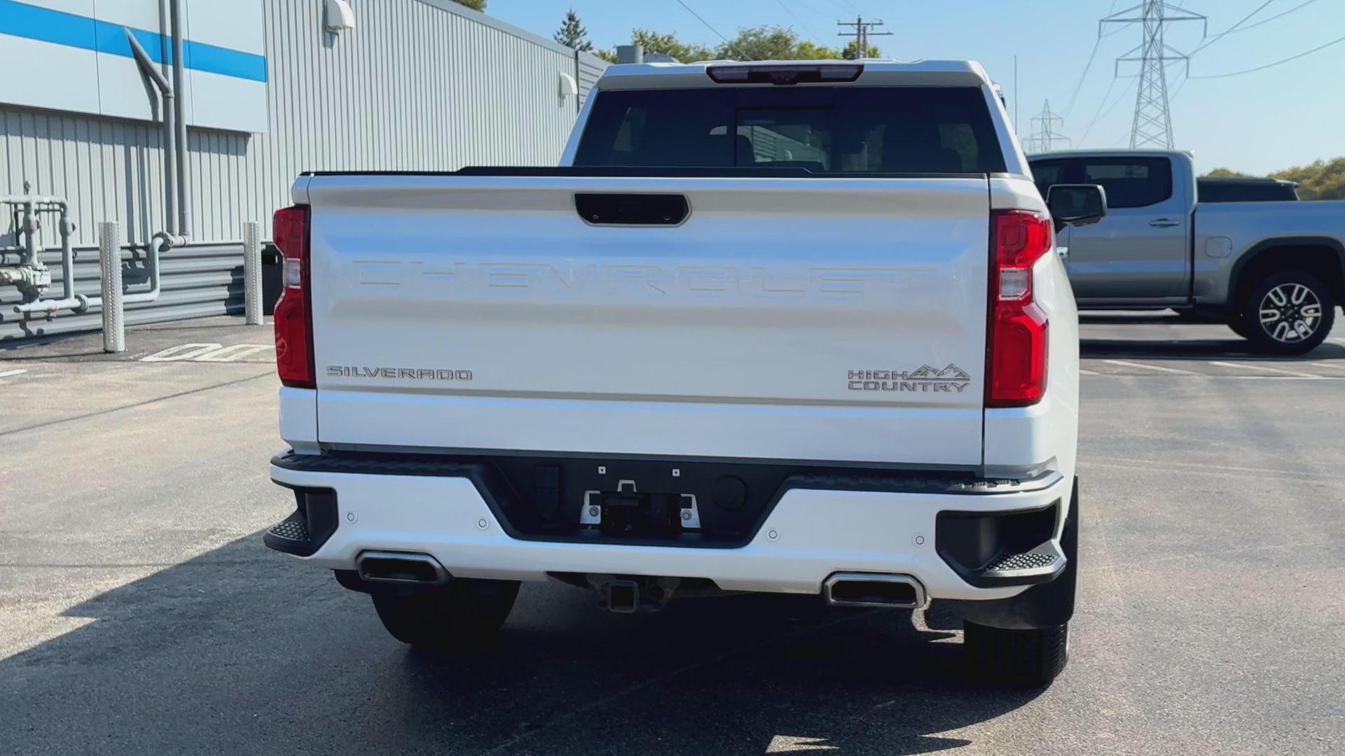 2023 Chevrolet Silverado 1500 High Country photo 2