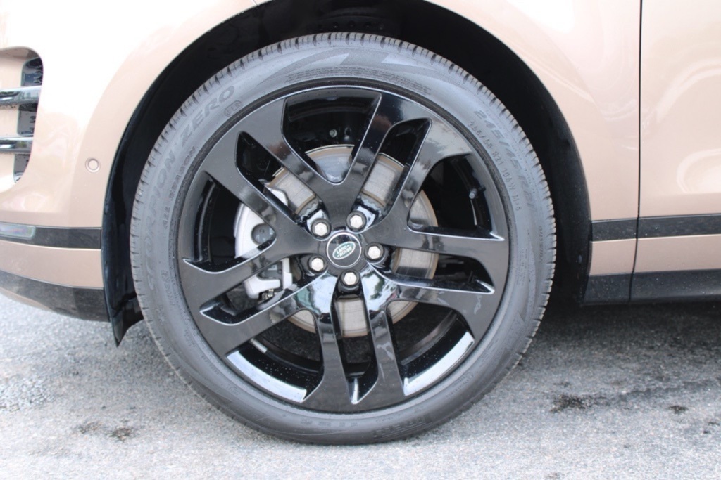 2024 Land Rover Range Rover Evoque Dynamic SE photo 10