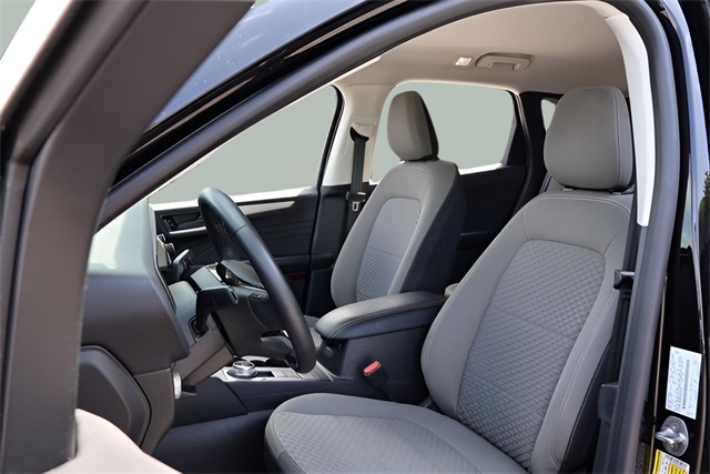 2022 Ford Escape SE photo 2